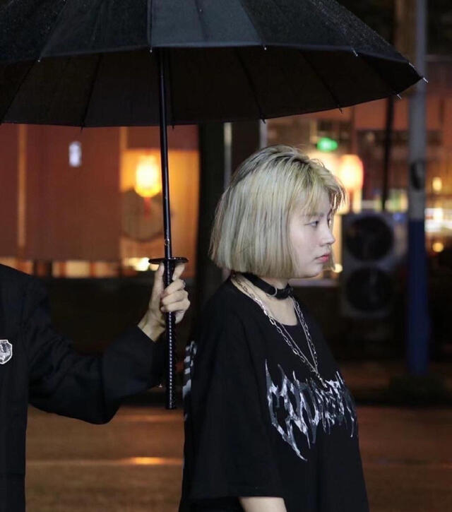 网络美女“西红柿”靠P图走红,生活中却判若两人