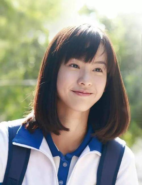 从“校花”进阶成“毯星”,陈都灵的气质网红做梦也整不出来