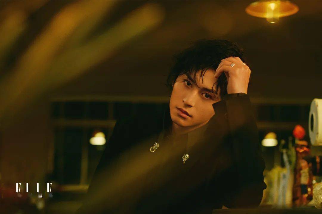 最新周末明星图片整理：刘诗诗封面、唐嫣张哲瀚大片、陈飞宇时尚写真