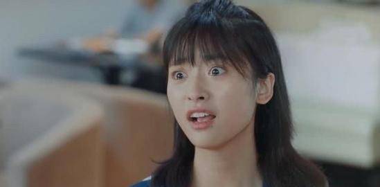 从“校花”进阶成“毯星”,陈都灵的气质网红做梦也整不出来