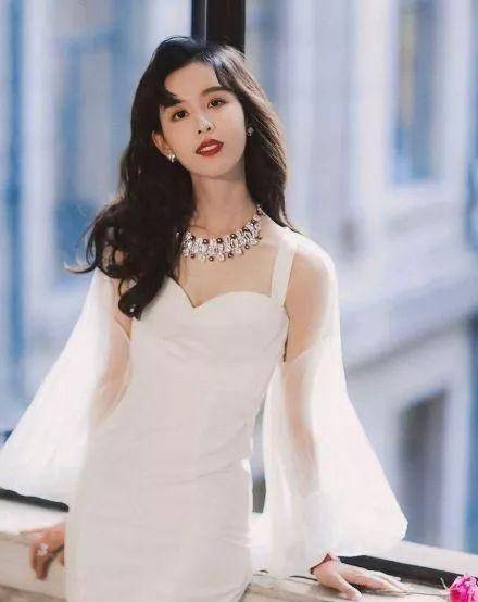 从“校花”进阶成“毯星”,陈都灵的气质网红做梦也整不出来