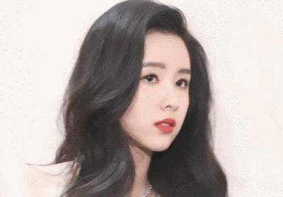 从“校花”进阶成“毯星”,陈都灵的气质网红做梦也整不出来