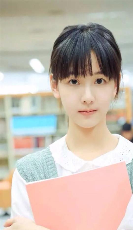 “网红脸”已经过时,2021年最火的是“初恋脸”,清纯高级又耐看