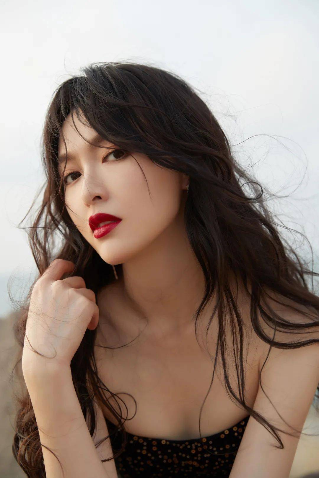 最新周末明星图片整理：刘诗诗封面、唐嫣张哲瀚大片、陈飞宇时尚写真