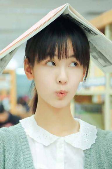 从“校花”进阶成“毯星”,陈都灵的气质网红做梦也整不出来