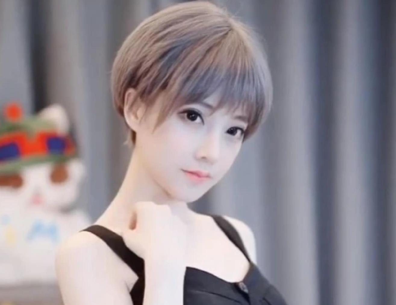 赵丽颖拍自然系大片挑战性感露肩礼服,冯提莫短发尽显中性之美