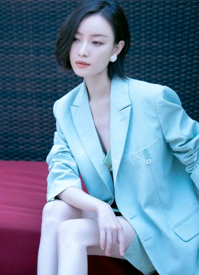 倪妮最新西装穿搭造型太撩人,气质又减龄