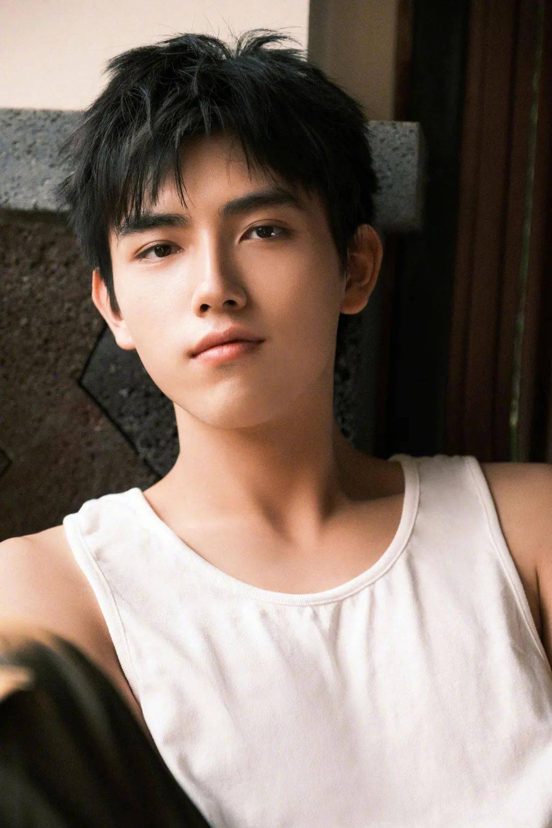 最新周末明星图片整理：刘诗诗封面、唐嫣张哲瀚大片、陈飞宇时尚写真