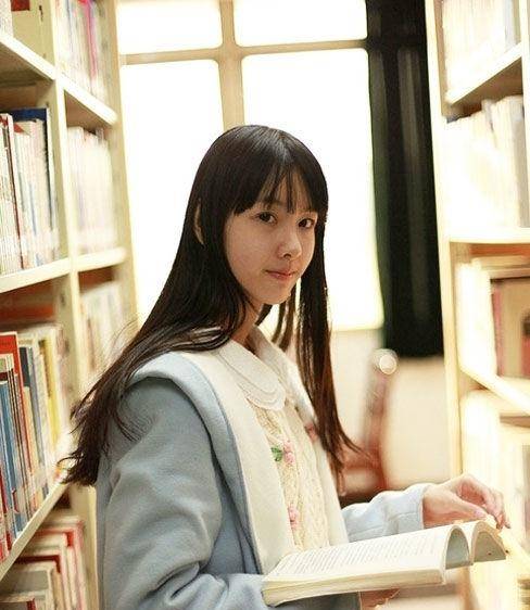 从“校花”进阶成“毯星”,陈都灵的气质网红做梦也整不出来