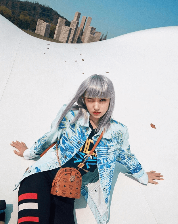 当程潇换上银色短发后,不愧是漫画脸,越来越好看了