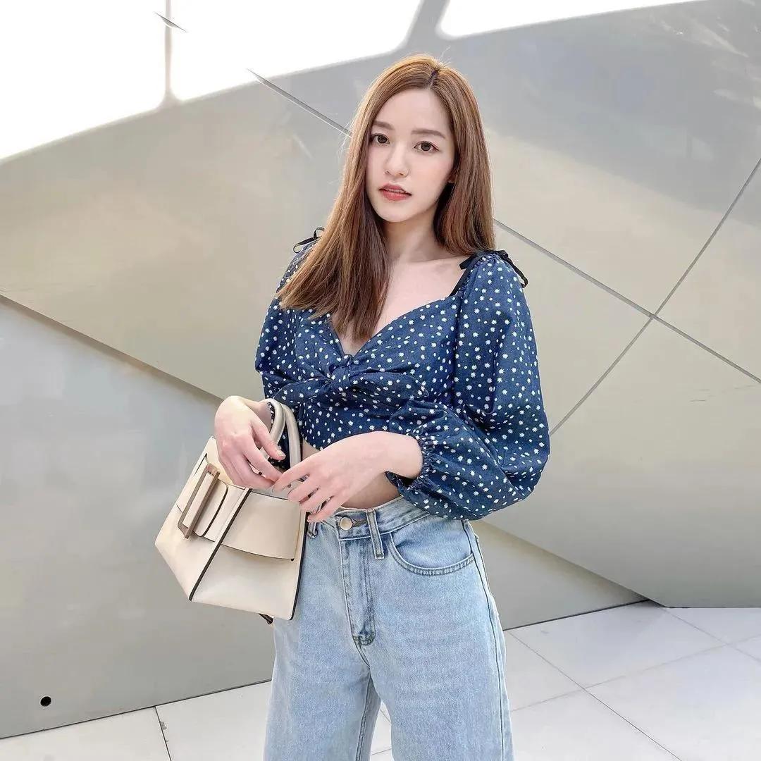 泰国小个子网红美女把露胸装穿得气质又时尚,真是又纯又欲!