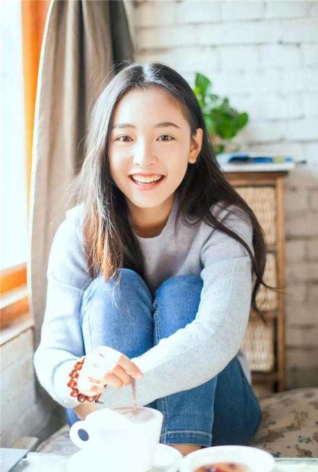 “网红脸”已经过时,2021年最火的是“初恋脸”,清纯高级又耐看