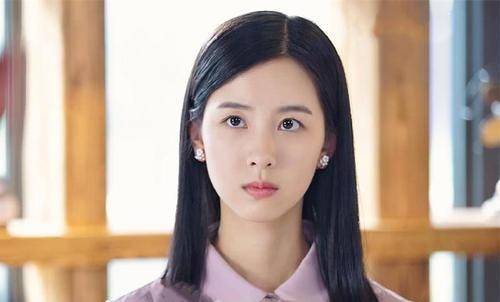 从“校花”进阶成“毯星”,陈都灵的气质网红做梦也整不出来