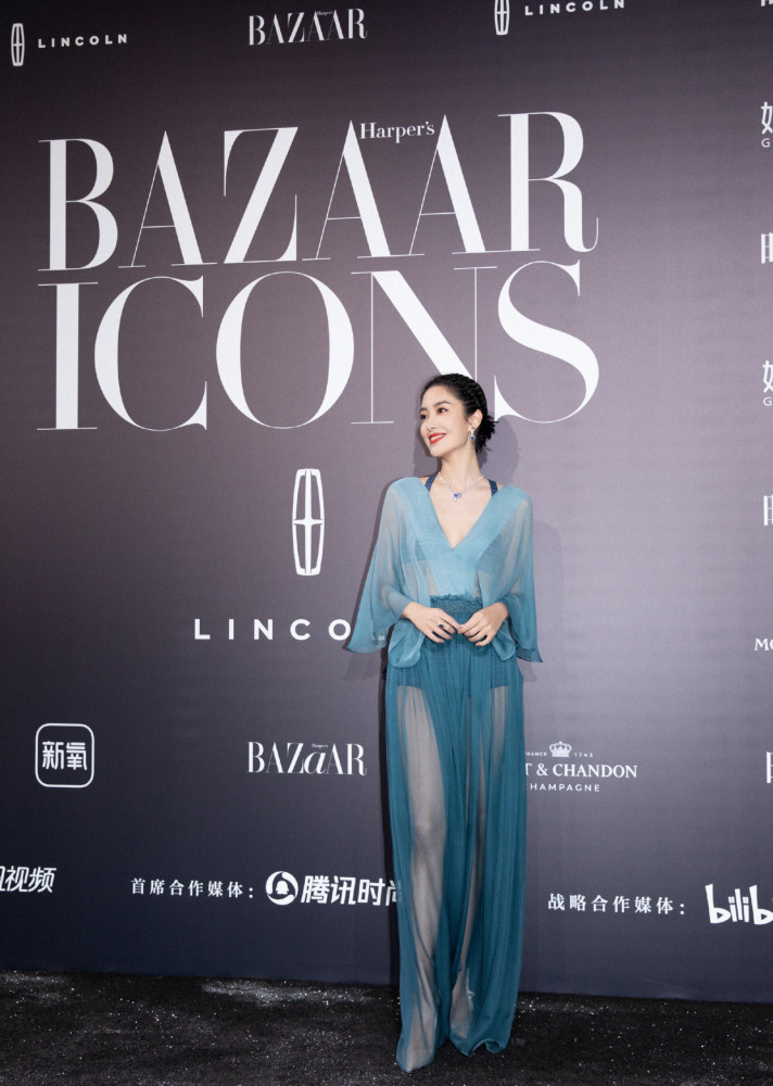 杨采钰轻薄网纱尽显身材,红毯上大杀四方