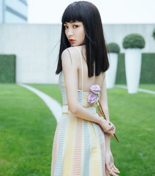 THE9齐刘海,刘雨昕气质大变,赵小棠像漫画女主,陆柯燃乖萌