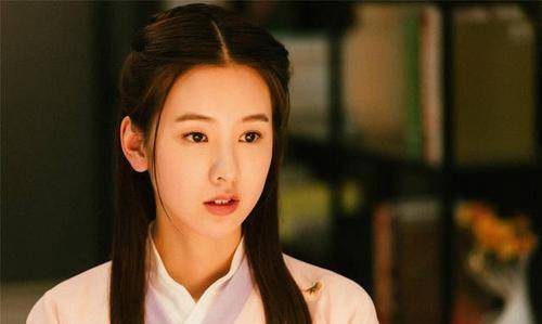 从“校花”进阶成“毯星”,陈都灵的气质网红做梦也整不出来