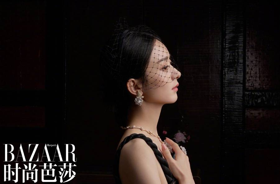 赵丽颖夏日繁花大片曝光,眼神淡然而坚韧,网友直呼美得惊艳!