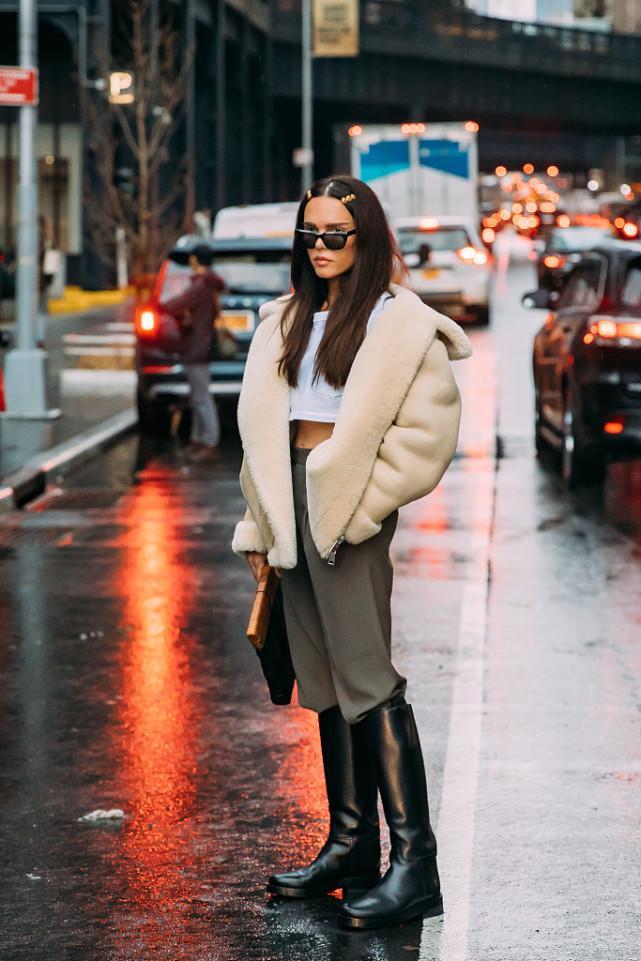 欧美街拍：长裤这样穿又帅又酷，让你轻松拥有模特比例