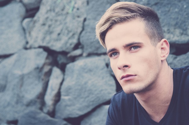 自然卷适合什么发型 男生自然卷发型推荐