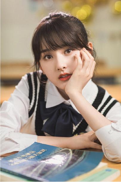 宋祖儿的穿搭简直就是小女生的模版！可纯可艳又不媚俗