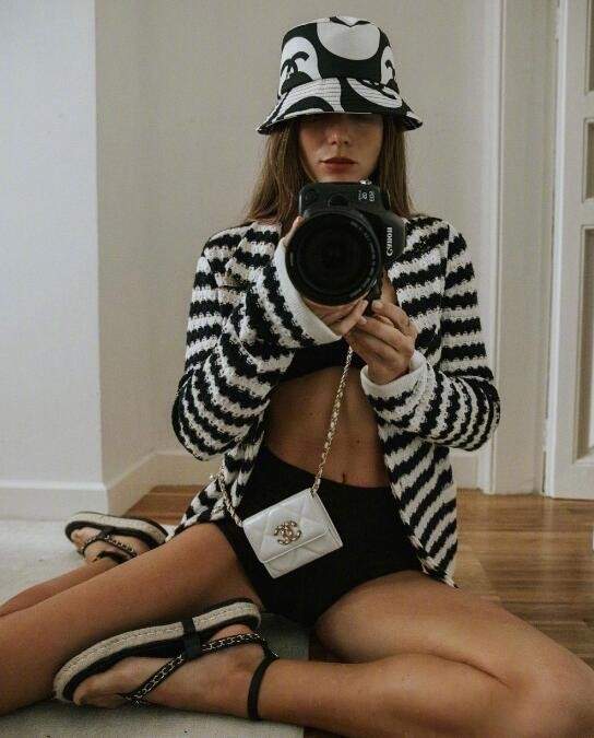 这位西班牙博主的简约舒服穿搭经 在日常生活记录中全都有