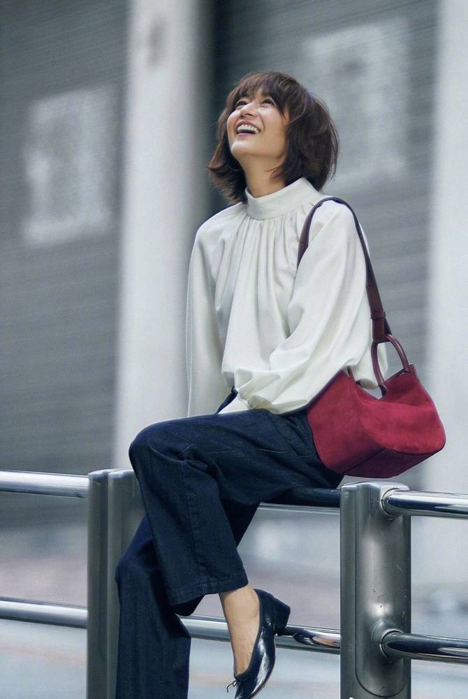 还在为了年华逝去而日夜忧叹吗?赶紧学学日本大龄模特穿搭秘密吧