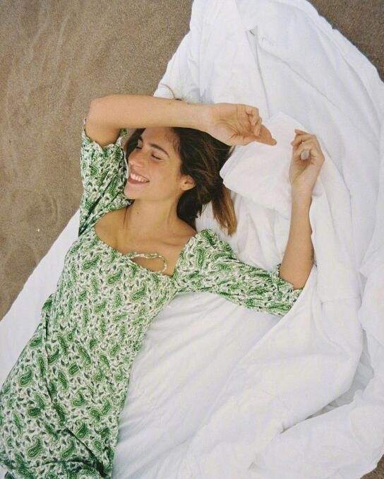 这位西班牙博主的简约舒服穿搭经 在日常生活记录中全都有