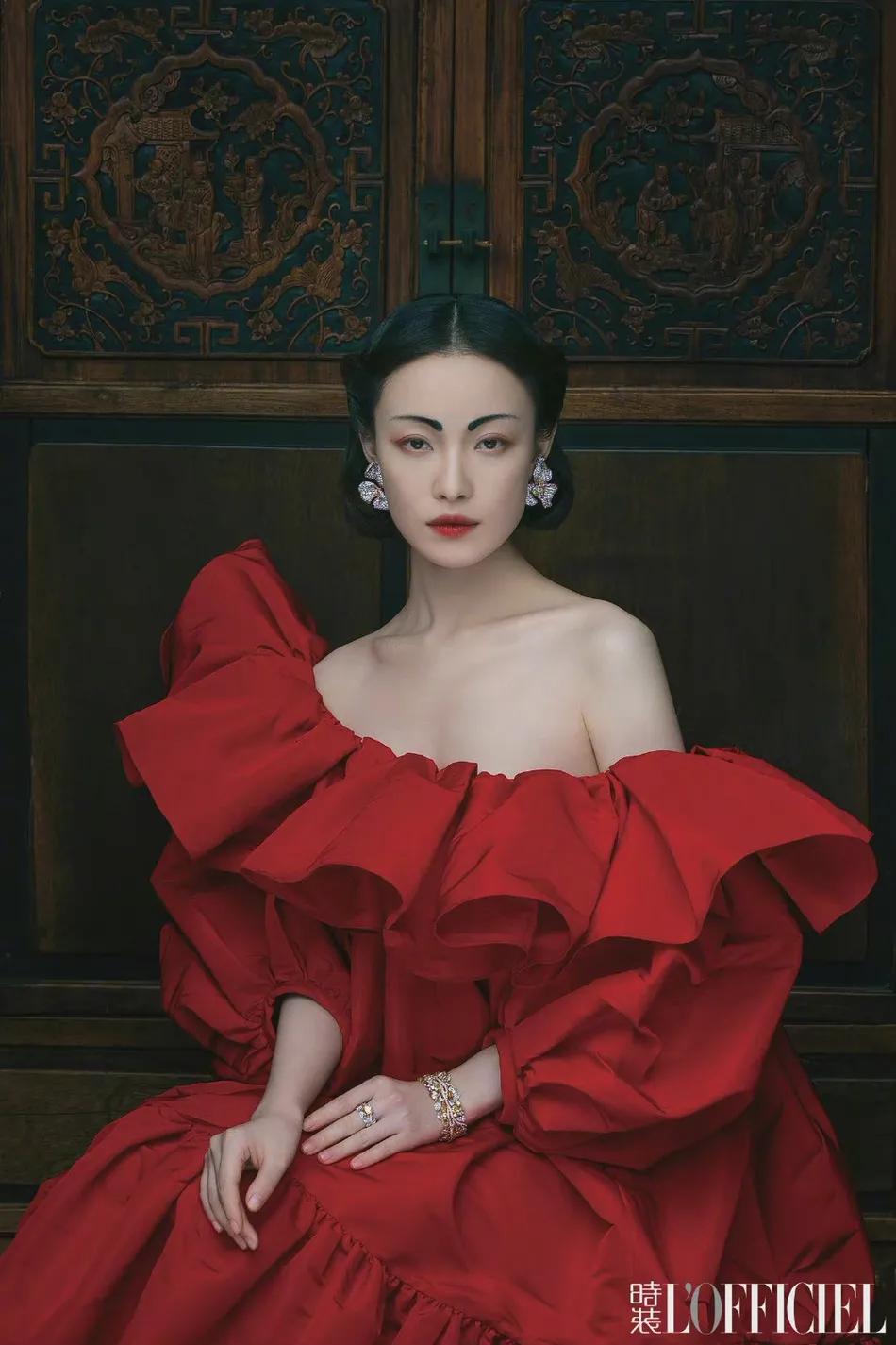 倪妮水墨眉妆容颇有古典美女风韵!她雪肤水嫩性感撩人