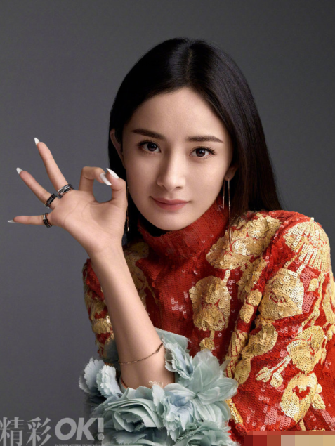 杨幂登杂志封面,红裙妩媚西装干练潇洒,黑丝美腿狂野性感