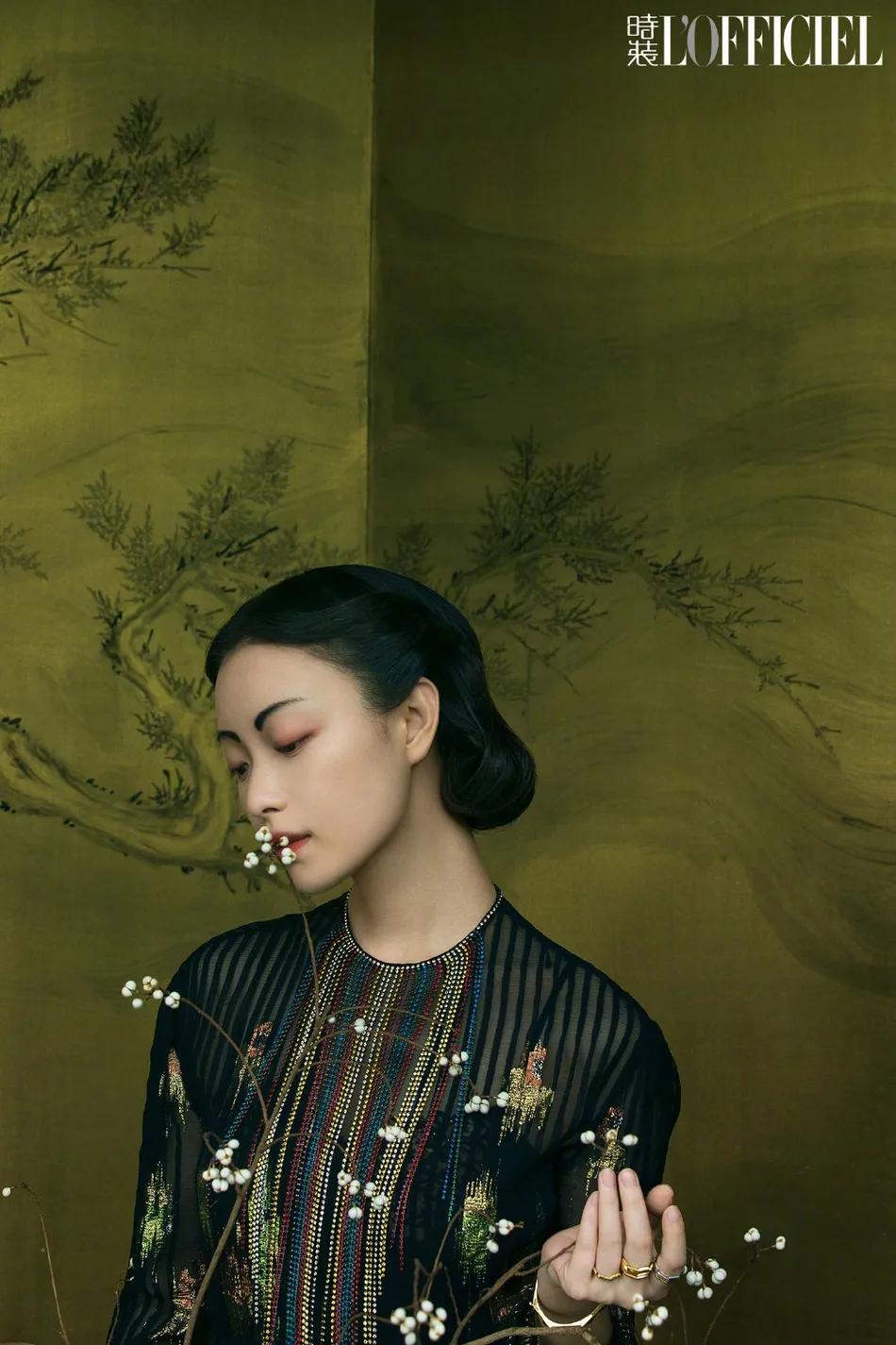 倪妮水墨眉妆容颇有古典美女风韵!她雪肤水嫩性感撩人