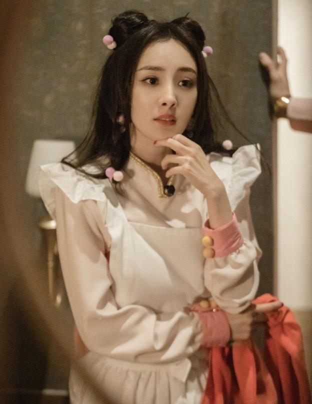 杨幂穿女仆装扮漫画人物,身材凹凸有致让同龄人羡慕不已