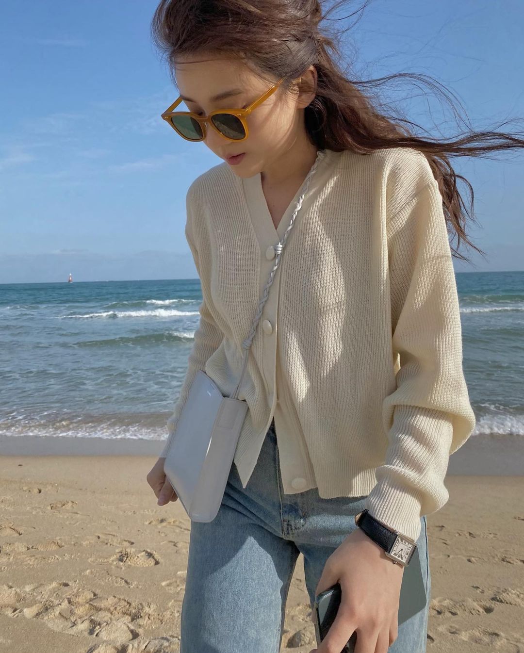 喜欢简约搭配的你：向这位韩国女生学习，穿出90s风格的率性时尚