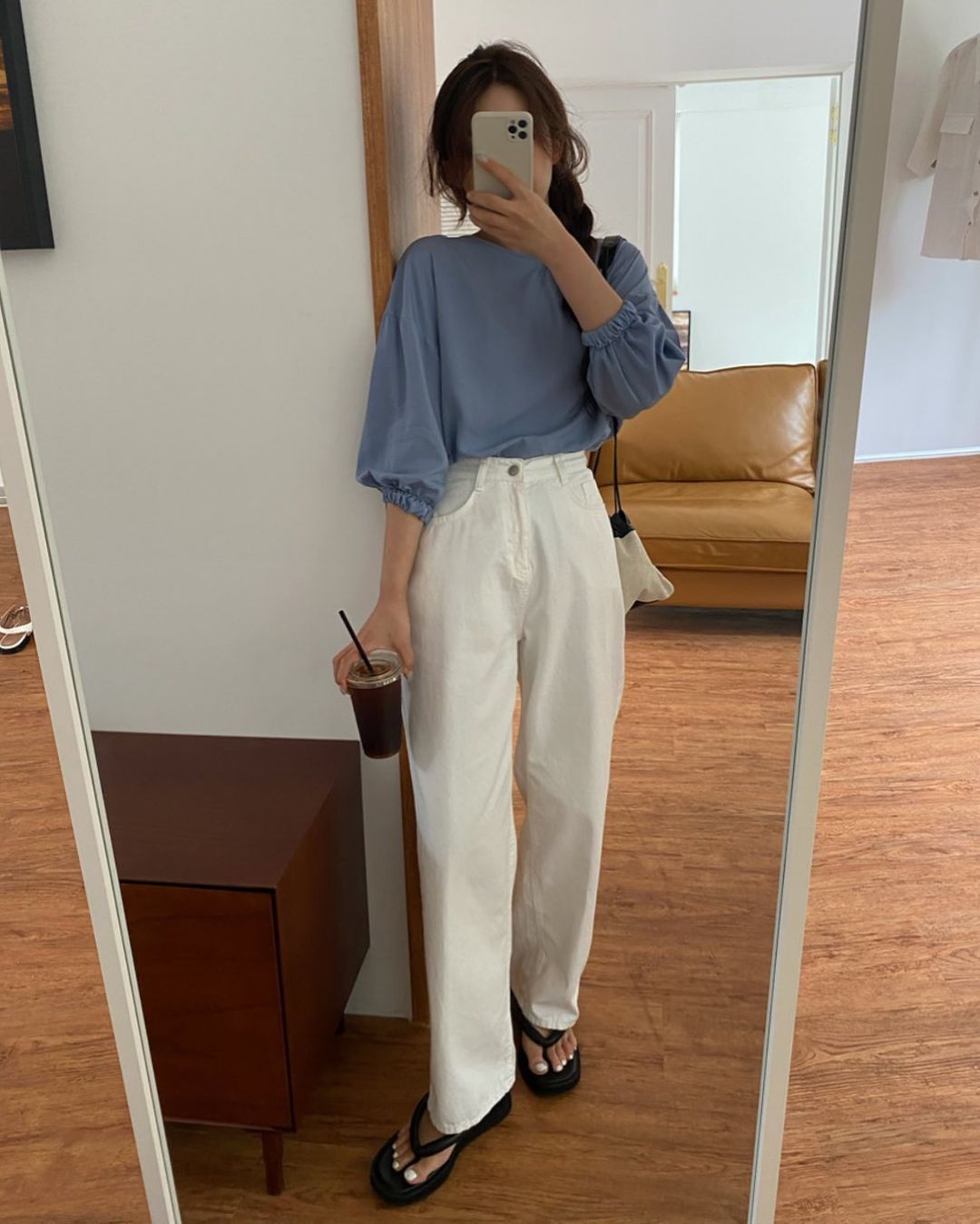 喜欢简约搭配的你：向这位韩国女生学习，穿出90s风格的率性时尚