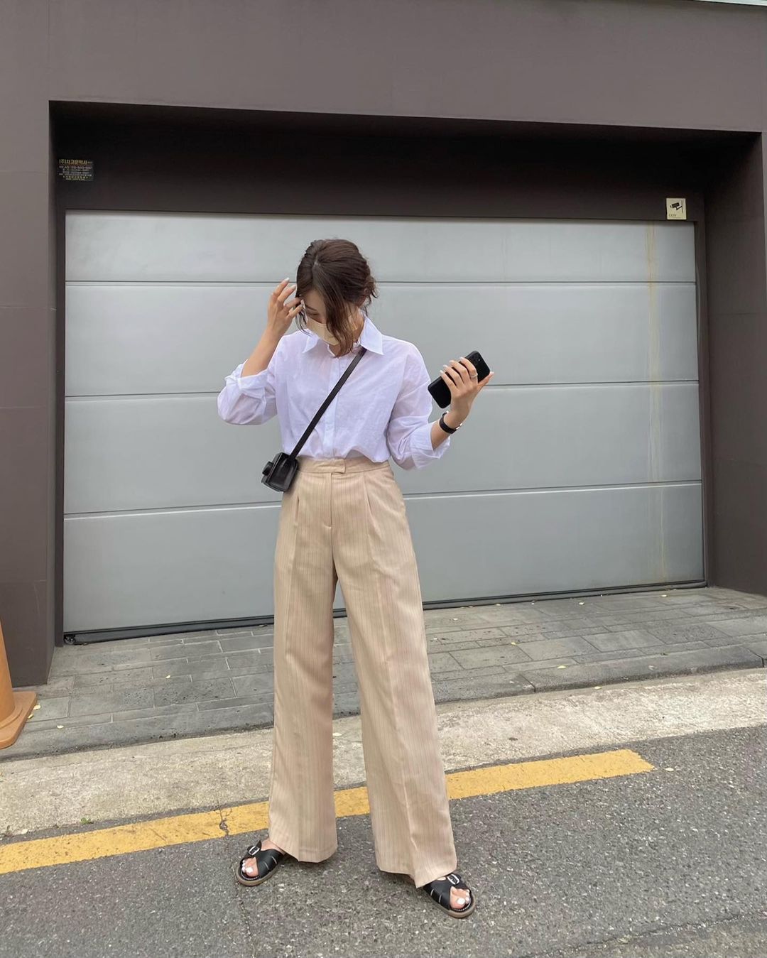 喜欢简约搭配的你：向这位韩国女生学习，穿出90s风格的率性时尚