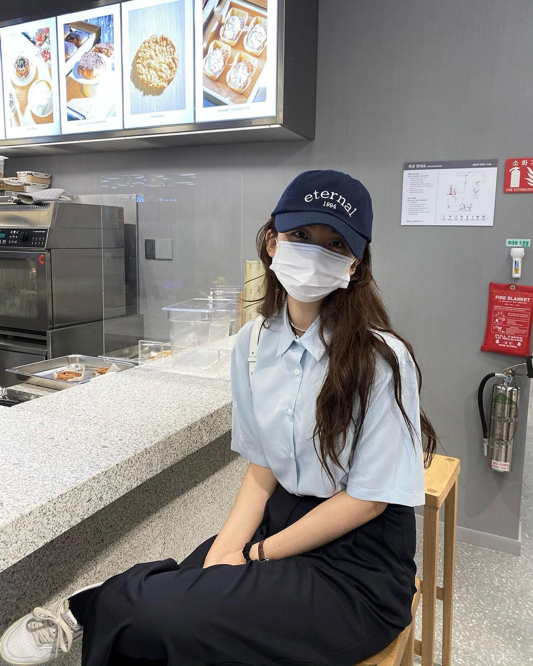 喜欢简约搭配的你：向这位韩国女生学习，穿出90s风格的率性时尚