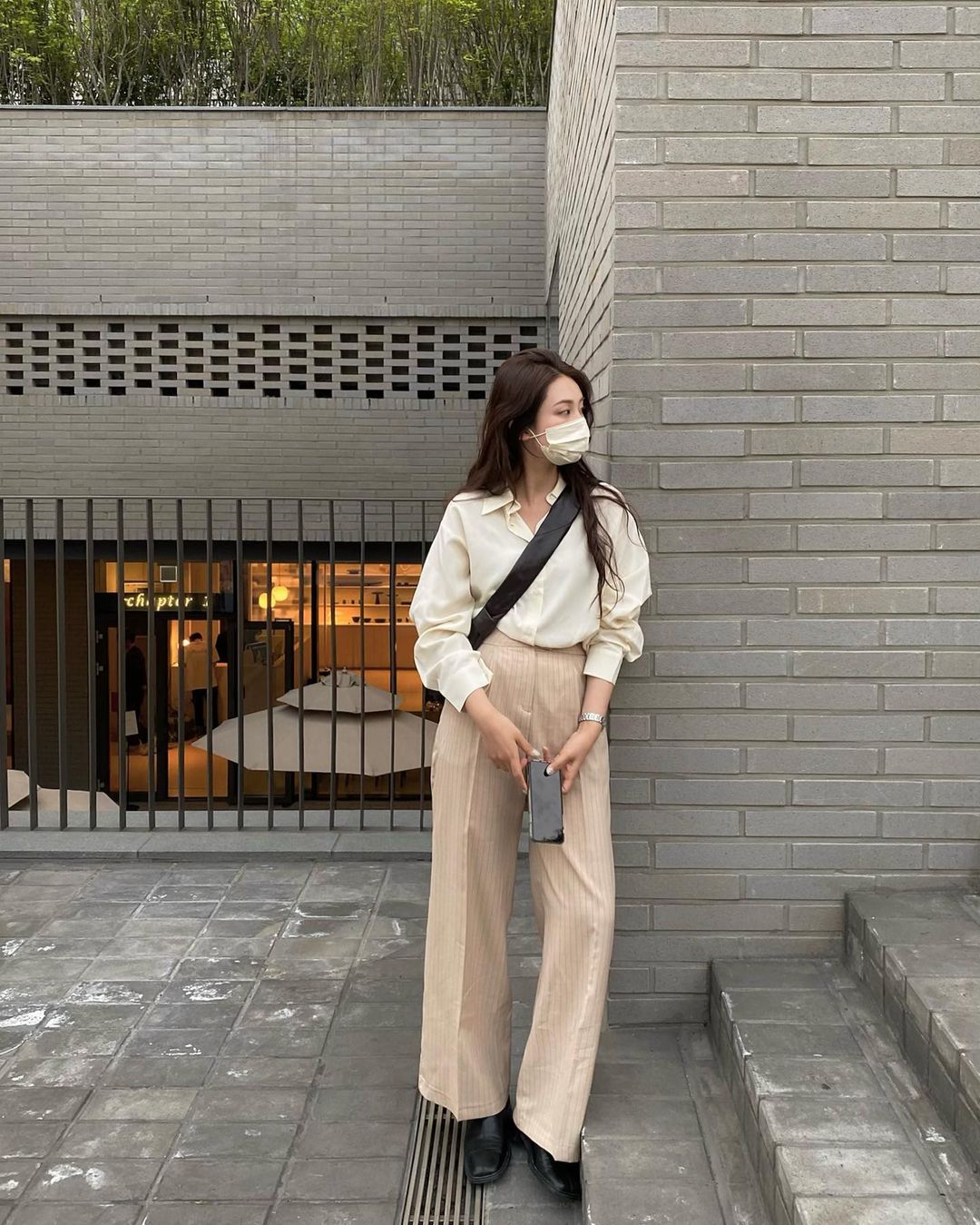 喜欢简约搭配的你：向这位韩国女生学习，穿出90s风格的率性时尚