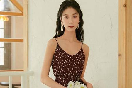 春夏出游炸街穿搭，看看这些男友不让穿的衣服