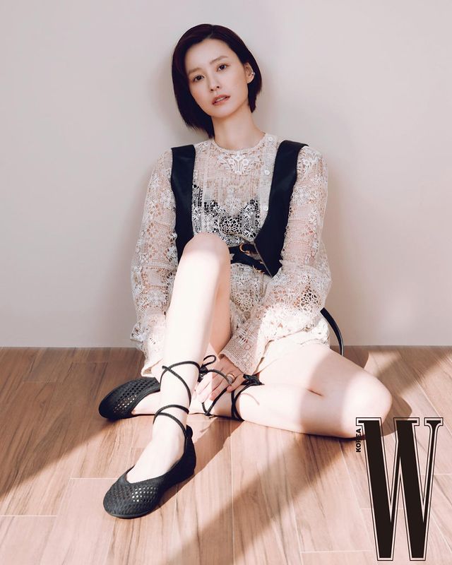 如太阳般温暖:郑有美出镜《W Korea》,浑身透着灵动的美