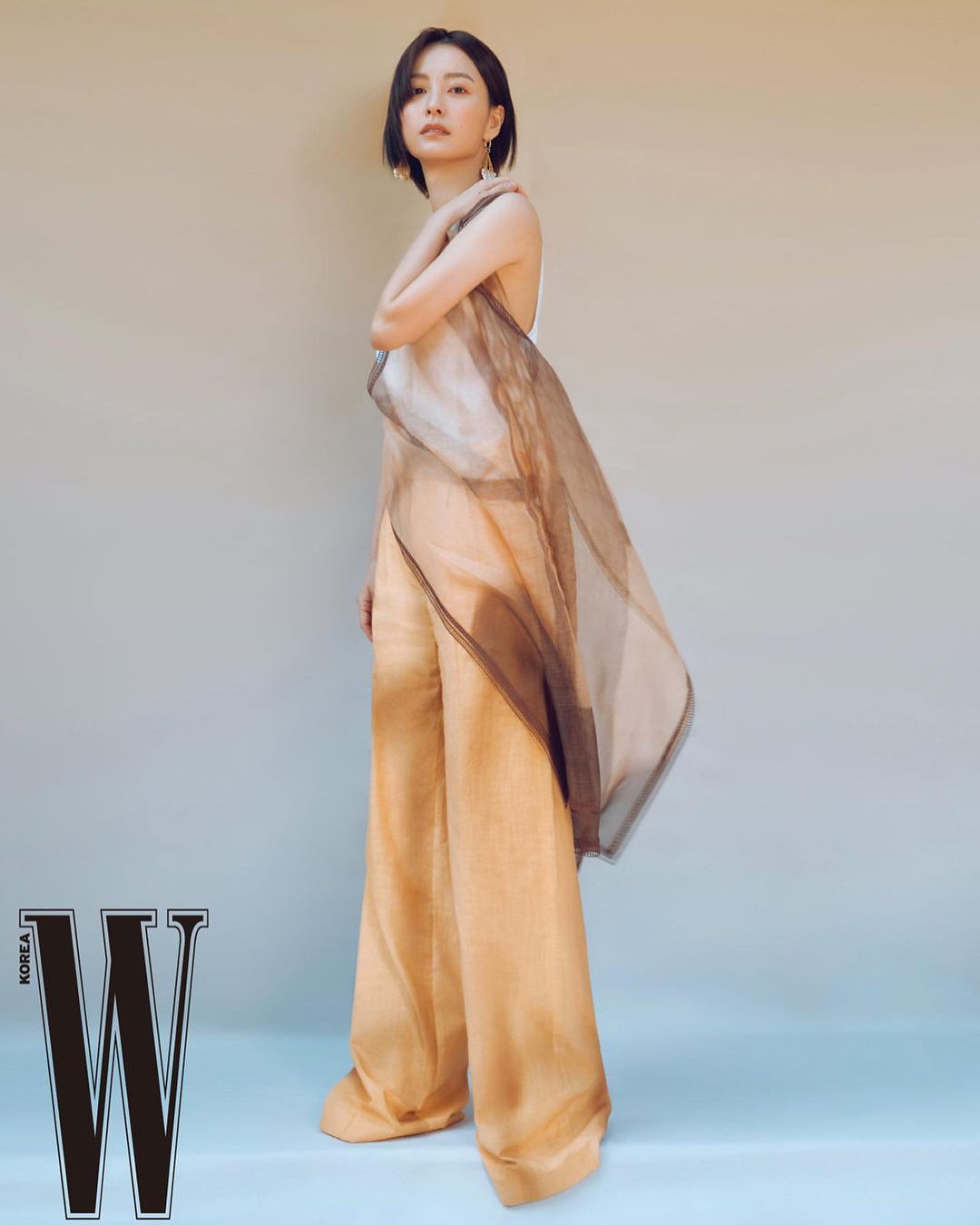 如太阳般温暖:郑有美出镜《W Korea》,浑身透着灵动的美