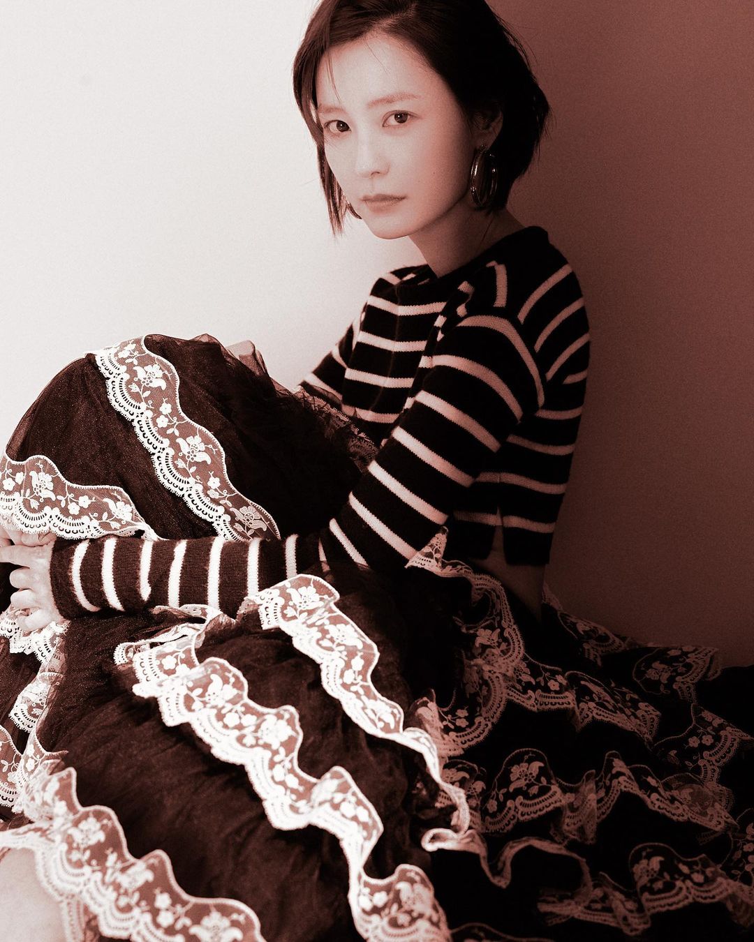 如太阳般温暖:郑有美出镜《W Korea》,浑身透着灵动的美