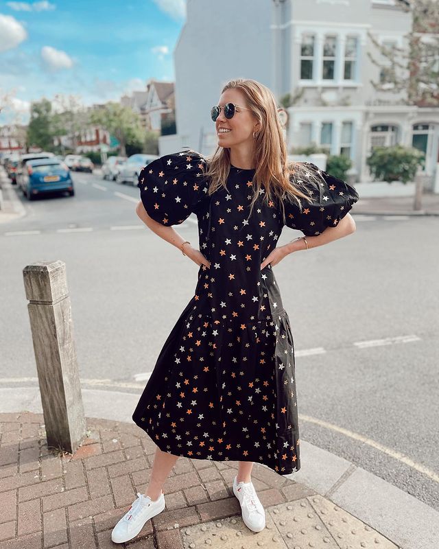 欧美街拍：今夏自带可爱滤镜的“蓬袖洋装”，欧美潮人已抢先穿上