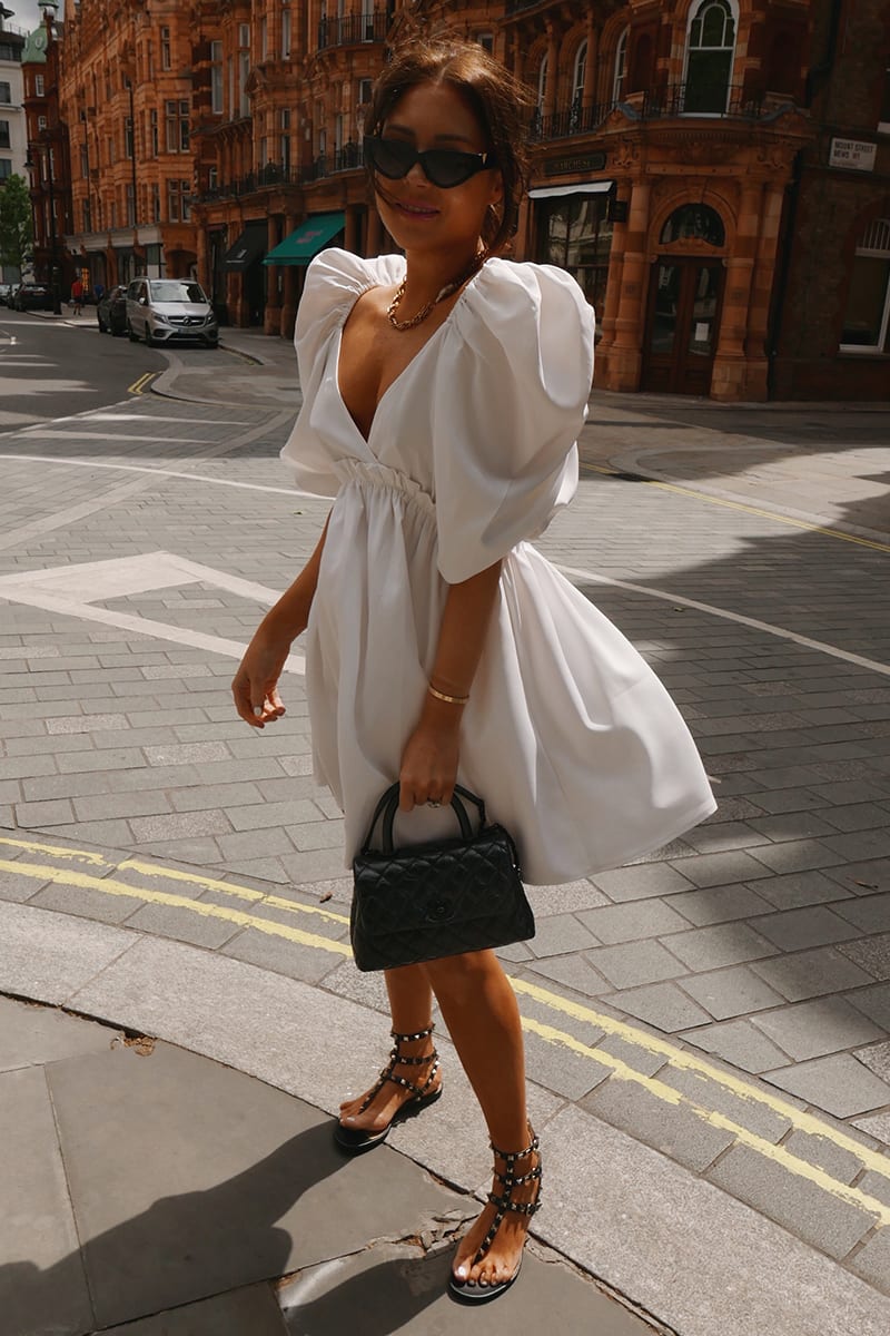 欧美街拍：今夏自带可爱滤镜的“蓬袖洋装”，欧美潮人已抢先穿上