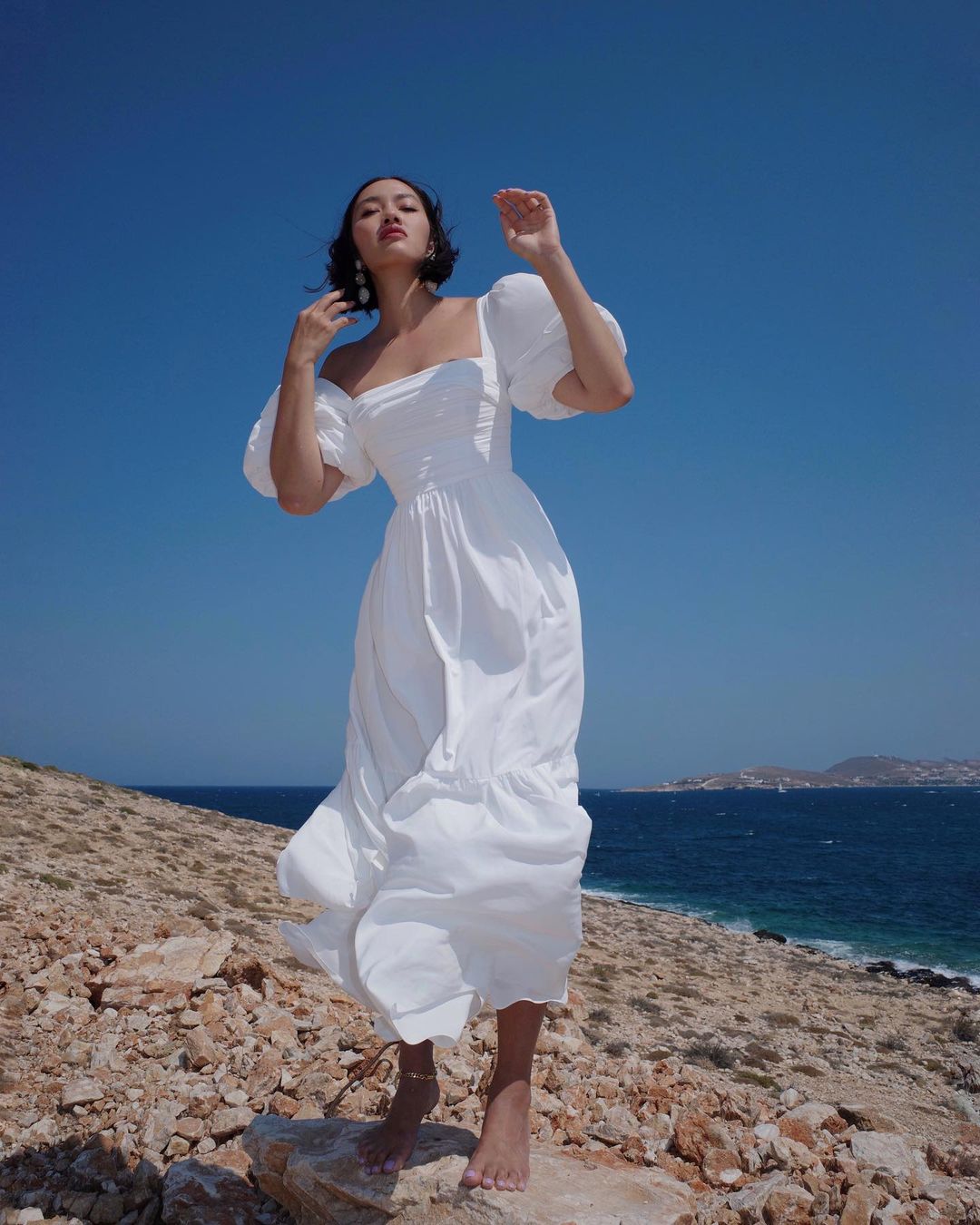 欧美街拍：今夏自带可爱滤镜的“蓬袖洋装”，欧美潮人已抢先穿上