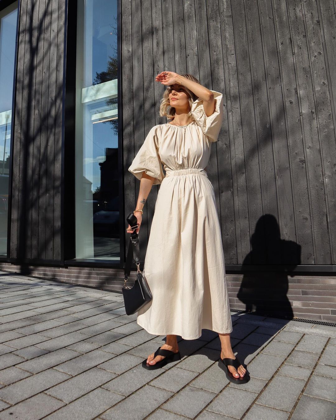 欧美街拍：今夏自带可爱滤镜的“蓬袖洋装”，欧美潮人已抢先穿上