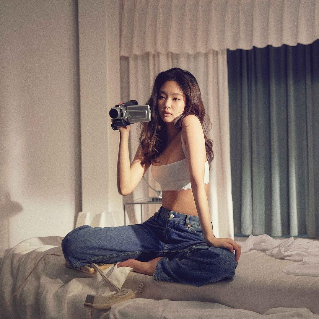 每张都在挑逗心脏!Jennie拍摄Calvin Klein广告,展现让人着迷的性感身材