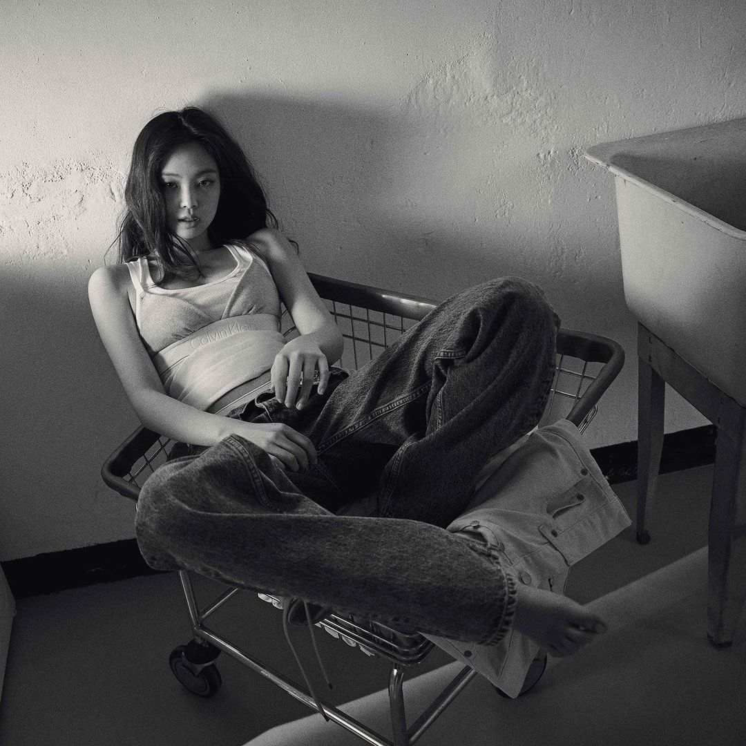 每张都在挑逗心脏!Jennie拍摄Calvin Klein广告,展现让人着迷的性感身材