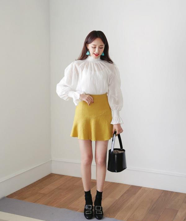 高腰短裙搭配什么上衣好看 适合高腰短裙的上衣