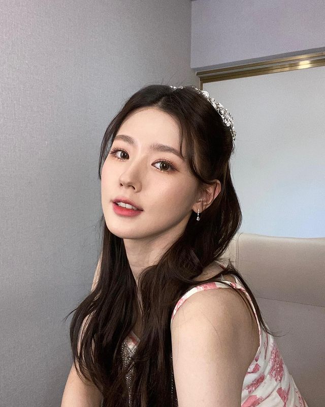 海外粉丝投票选“最漂亮 K-Pop 偶像”前五名,Irene和Jisoo都输给了她