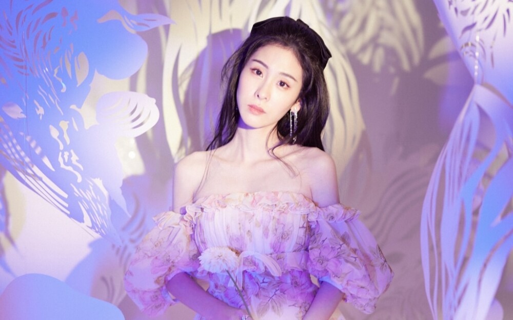 张碧晨直角肩雪白锁骨妩媚粉嫩礼服图片