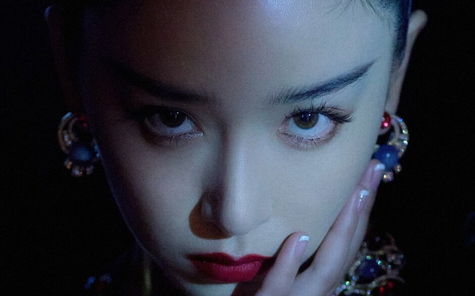 阚清子烈焰红唇深V长裙夜色魅惑图片写真